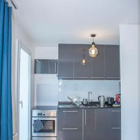 Grand 2 Pieces Balcon Parking Porte Paris *